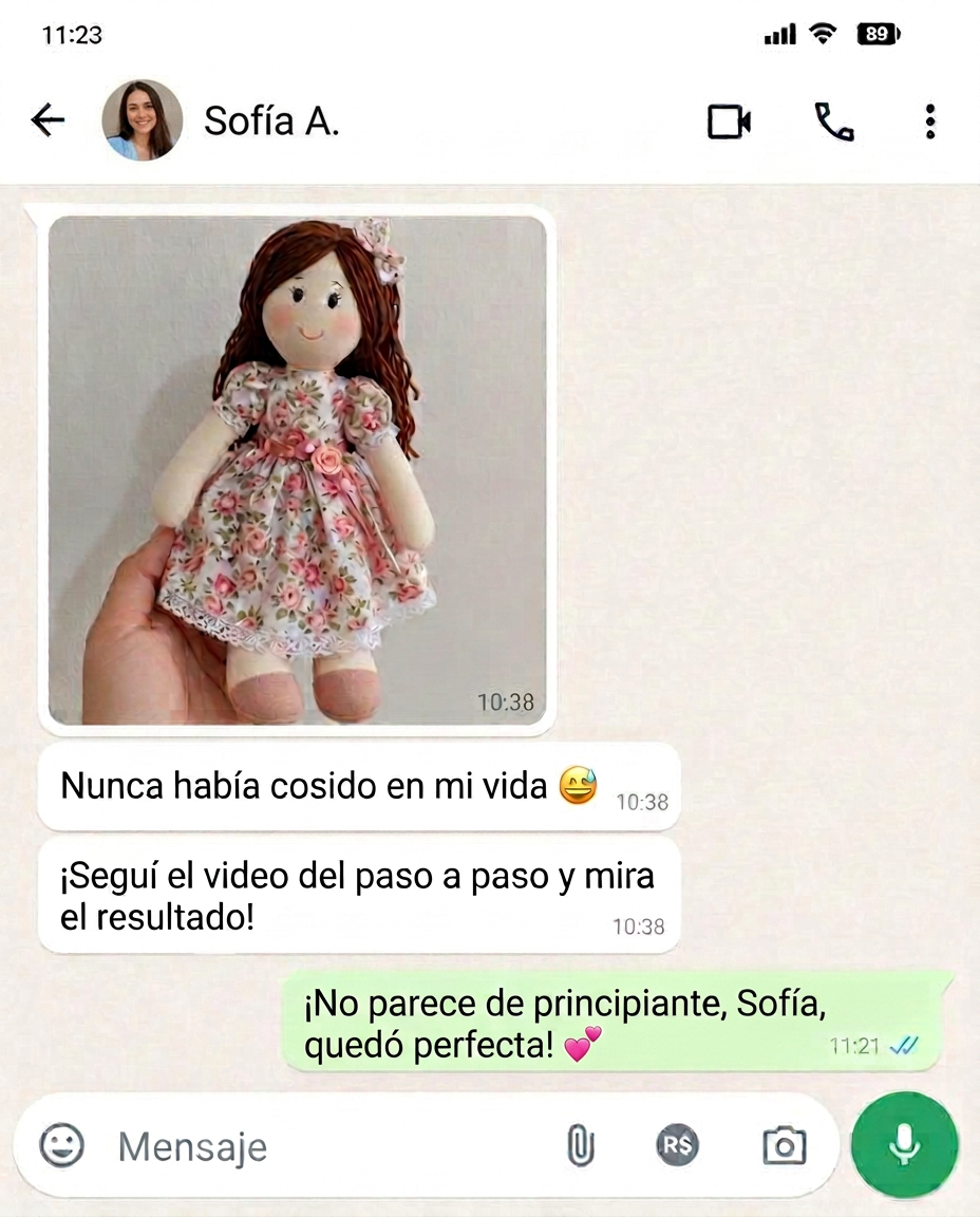 Captura de conversación en WhatsApp con testimonio de Rosana P. sobre los moldes de muñeca de tela